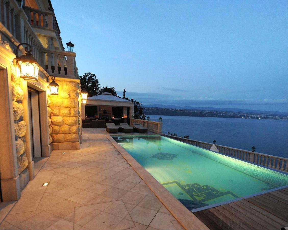 Villa Isabella - Luxury With Style Right Next To The Beach, Private Pool And Sea View Opatija Exteriér fotografie