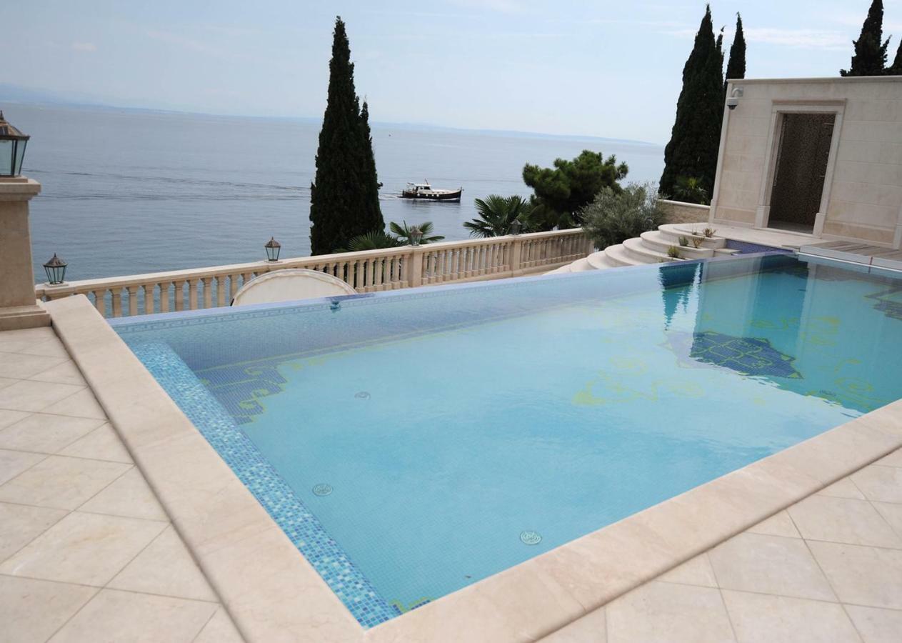 Villa Isabella - Luxury With Style Right Next To The Beach, Private Pool And Sea View Opatija Exteriér fotografie
